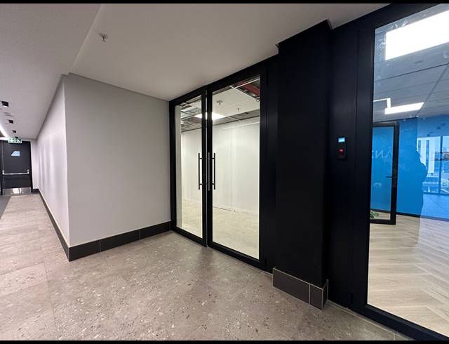 883M² OFFICE TO LET IN GLENADRIENNE